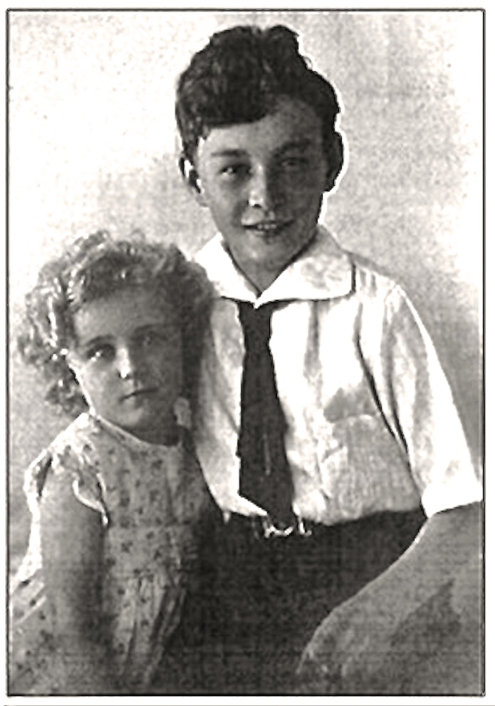 Ivan Cain en zijn zusje Norma. Niemand van de familie heeft het graf van hun zoon broer en oom kunnen bezoeken. Norma's kinderen zijn de eersten na 68 jaar.