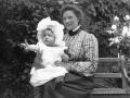1903 Bob Ekker met Moeder.jpg
